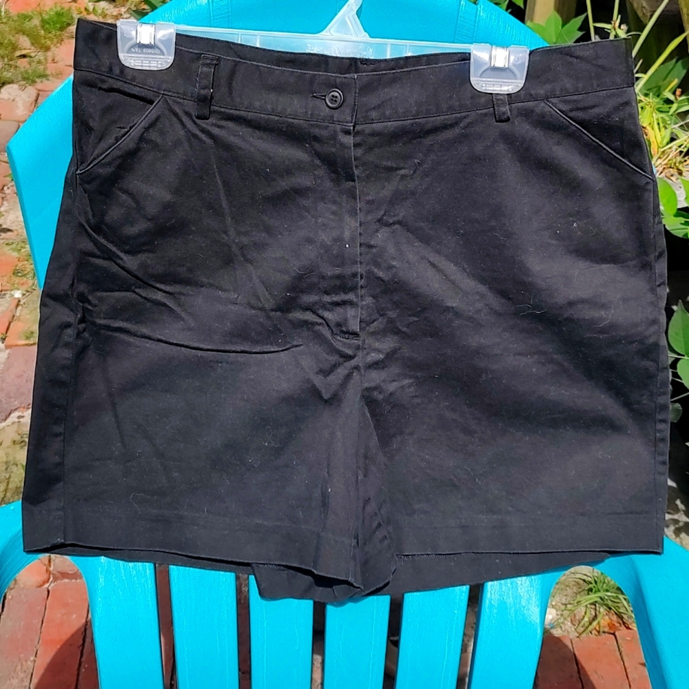 Woman's black casual shorts
